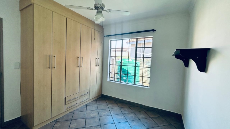 4 Bedroom Property for Sale in Waterkloof East North West
